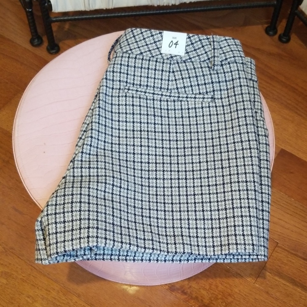 Perfect Gap Gray Winter Wool Shorts. SZ. 4 NWT